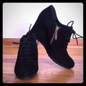 Clarks software women’s suede ankle booties.